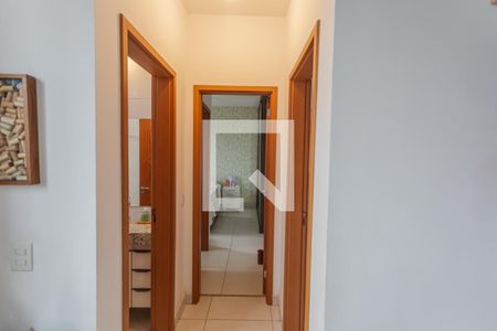 Corredor de apartamento para alugar com 2 quartos, 60m² em Fernão Dias, Belo Horizonte