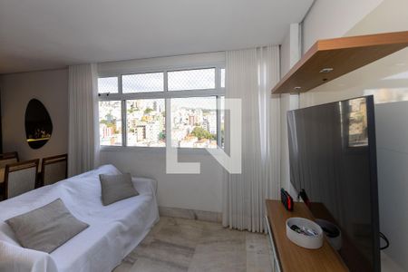 Sala de TV de apartamento para alugar com 2 quartos, 72m² em Santo Antônio, Belo Horizonte