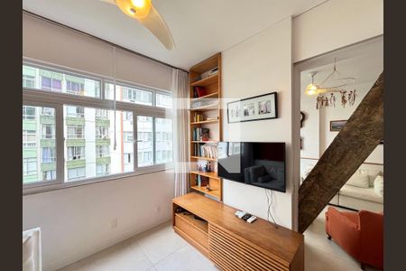 Sala de apartamento para alugar com 3 quartos, 95m² em Leme, Rio de Janeiro