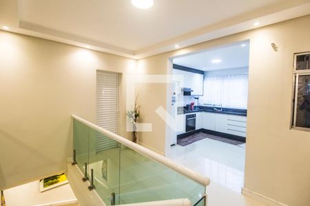 Escada de casa para alugar com 3 quartos, 160m² em Jardim Tupa, Barueri
