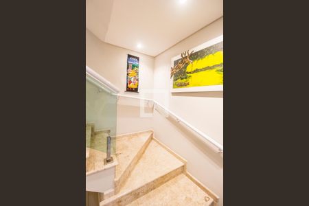Escada de casa para alugar com 3 quartos, 160m² em Jardim Tupa, Barueri