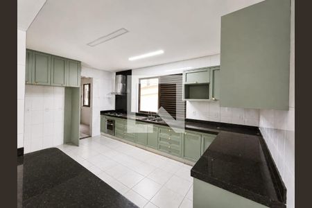 Cozinha de casa de condomínio para alugar com 5 quartos, 400m² em Alphaville Araguaia, Goiânia