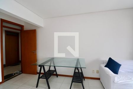 Sala de apartamento para alugar com 1 quarto, 52m² em Caminho das Árvores, Salvador