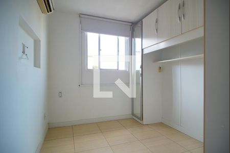 Quarto 1 de apartamento para alugar com 2 quartos, 44m² em Mário Quintana, Porto Alegre