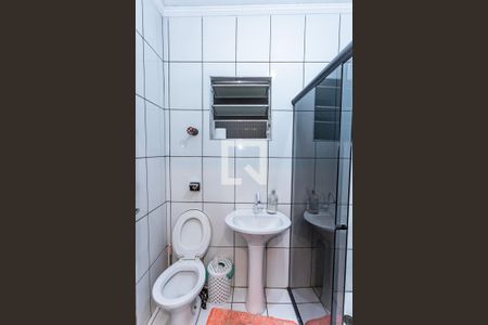 Banheiro de casa para alugar com 1 quarto, 140m² em Jardim Santa Lucrecia, São Paulo