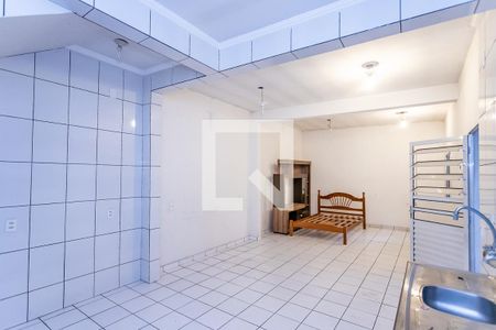 Quarto e cozinha de casa para alugar com 1 quarto, 140m² em Jardim Santa Lucrecia, São Paulo