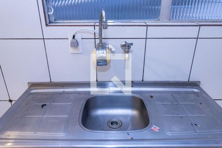 Quarto e cozinha de casa para alugar com 1 quarto, 140m² em Jardim Santa Lucrecia, São Paulo