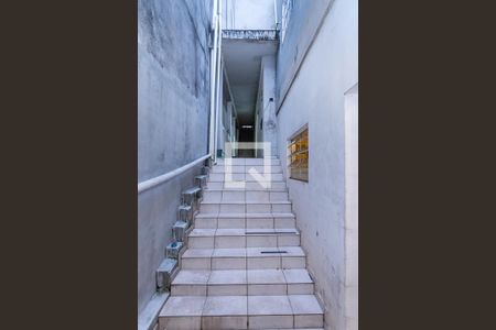Escada de casa para alugar com 1 quarto, 140m² em Jardim Santa Lucrecia, São Paulo