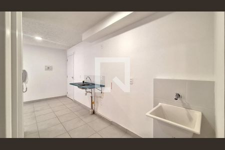 Sala/Cozinha/Área de serviço  de apartamento à venda com 2 quartos, 35m² em Parque Industrial Tomas Edson, São Paulo