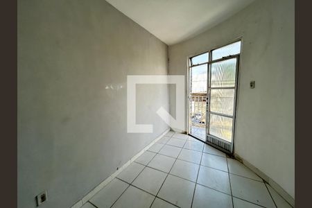 Sala de apartamento para alugar com 1 quarto, 48m² em Rocha Miranda, Rio de Janeiro
