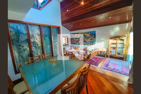 Casa à venda com 4 quartos, 300m² em Itacoatiara, Niterói