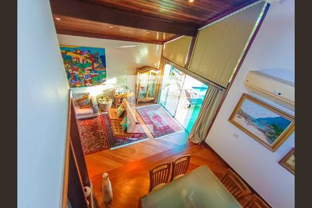 Casa à venda com 4 quartos, 300m² em Itacoatiara, Niterói