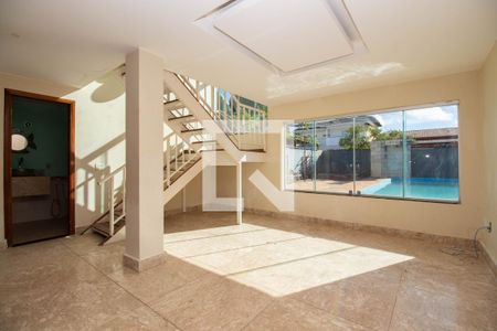 Sala de casa à venda com 7 quartos, 350m² em Condomínio Vivendas Friburgo, Brasília