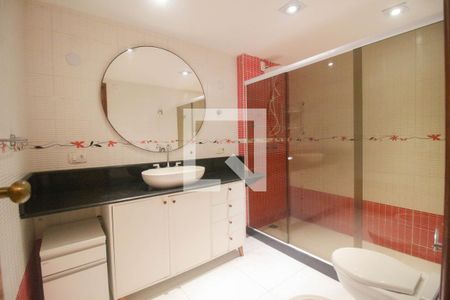 Banheiro da Suíte 1 de apartamento para alugar com 3 quartos, 400m² em Centro, Nova Iguaçu