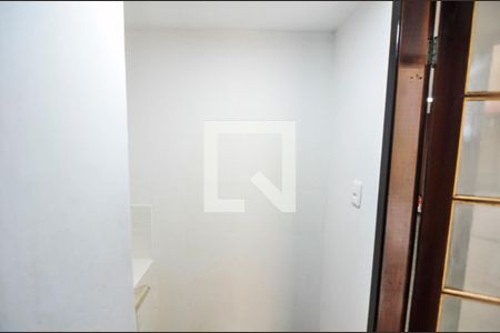 Lavabo de casa para alugar com 4 quartos, 500m² em Tijuca, Rio de Janeiro