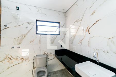 Banheiro da Suíte de casa para alugar com 1 quarto, 40m² em Sagrada Família, Belo Horizonte