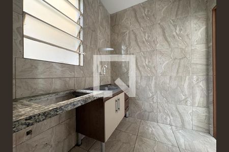 Cozinha de apartamento à venda com 2 quartos, 50m² em Planalto, Belo Horizonte
