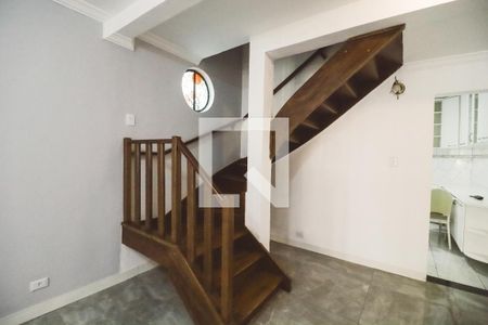 Escada de casa para alugar com 4 quartos, 200m² em Santana, São Paulo