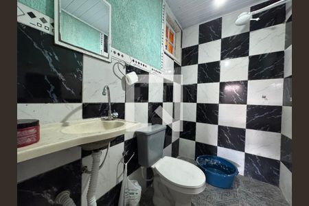 Banheiro do Quintal de casa à venda com 2 quartos, 125m² em Santa Maria, Osasco
