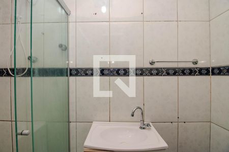 Banheiro de apartamento para alugar com 1 quarto, 48m² em Rubem Berta, Porto Alegre
