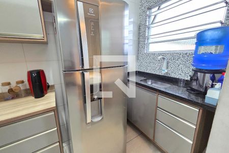 Cozinha de casa de condomínio para alugar com 2 quartos, 49m² em Vila Tupi, Praia Grande