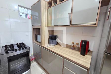 Cozinha de casa de condomínio para alugar com 2 quartos, 49m² em Vila Tupi, Praia Grande