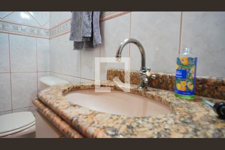 Banheiro 1 de casa à venda com 3 quartos, 227m² em Jardim Itu, Porto Alegre