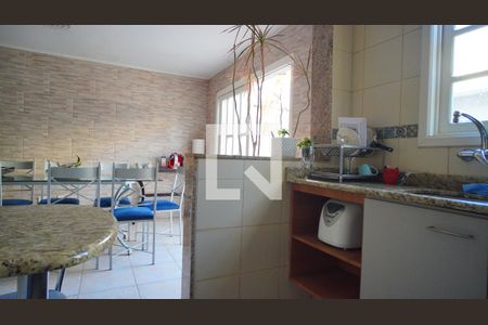 Cozinha e sala de jantar  de casa à venda com 3 quartos, 227m² em Jardim Itu, Porto Alegre