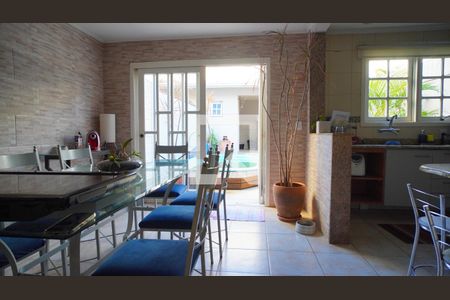 Sala de jantar e cozinha  de casa à venda com 3 quartos, 227m² em Jardim Itu, Porto Alegre