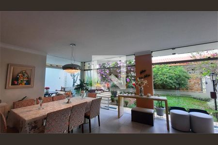 Casa à venda com 4 quartos, 320m² em Jardim Marajoara, São Paulo