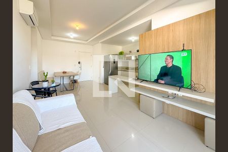 Sala de TV de apartamento para alugar com 2 quartos, 90m² em Jurerê Internacional, Florianópolis