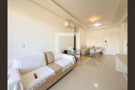Sala de TV de apartamento para alugar com 2 quartos, 90m² em Jurerê Internacional, Florianópolis