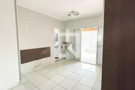 Casa à venda com 3 quartos, 240m² em Vila Romero, São Paulo