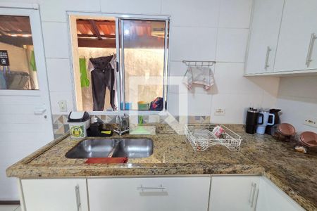 Cozinha de casa de condomínio para alugar com 2 quartos, 85m² em Nova Mirim, Praia Grande