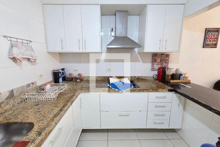 Cozinha de casa de condomínio para alugar com 2 quartos, 85m² em Nova Mirim, Praia Grande