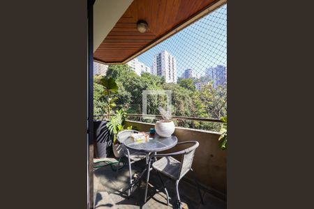 Apartamento para alugar com 4 quartos, 120m² em Jardim Ampliacao, São Paulo