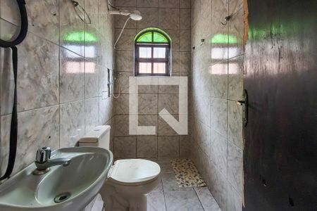 Banheiro da Suíte de casa para alugar com 2 quartos, 80m² em Maracanã, Praia Grande
