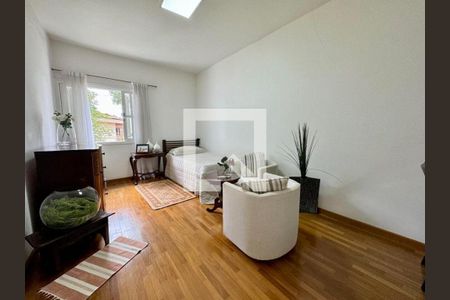 Casa à venda com 3 quartos, 182m² em Vila Elvira, São Paulo
