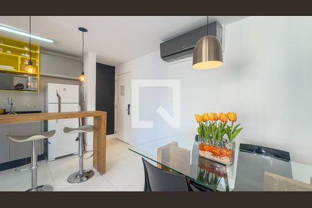 Quarto e sala de apartamento para alugar com 1 quarto, 49m² em Vila Gertrudes, São Paulo