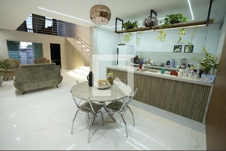 Casa à venda com 3 quartos, 360m² em Jardim Balneario Meia Ponte, Goiânia