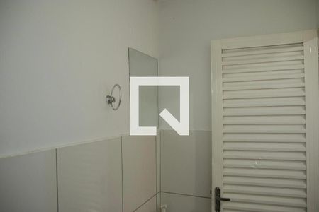 Banheiro de kitnet/studio para alugar com 1 quarto, 50m² em Vila Itatiaia, Goiânia