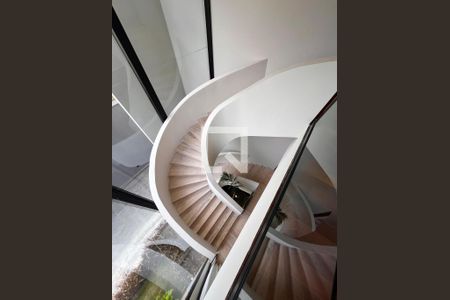 Escada de casa de condomínio à venda com 5 quartos, 510m² em Alphaville Residencial Um, Barueri