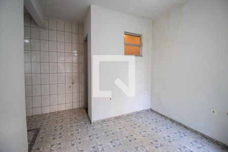 Sala de casa para alugar com 1 quarto, 50m² em Irajá, Rio de Janeiro