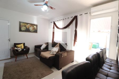Sala de casa de condomínio para alugar com 2 quartos, 48m² em Aclimação, Uberlândia