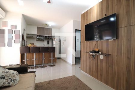 Sala de casa de condomínio para alugar com 2 quartos, 48m² em Aclimação, Uberlândia