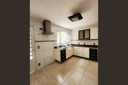 Casa à venda com 3 quartos, 130m² em Jardim das Vertentes, São Paulo
