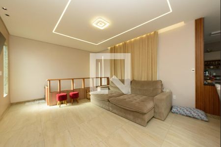 Sala de casa à venda com 3 quartos, 600m² em Lindéia, Contagem