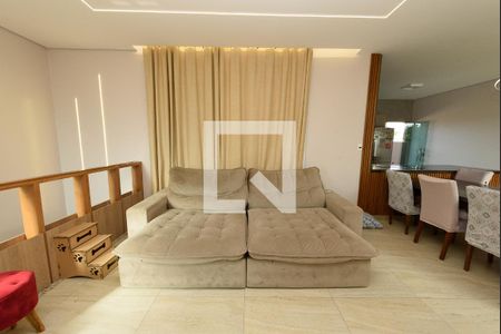Sala de casa à venda com 3 quartos, 600m² em Lindéia, Contagem
