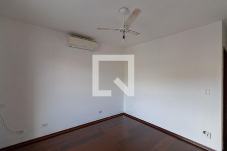 Suíte  de casa à venda com 3 quartos, 170m² em Vila Salete, São Paulo