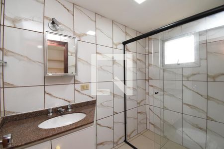 Banheiro da Suíte de apartamento para alugar com 3 quartos, 114m² em Batel, Curitiba